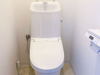 トイレリフォーム 内装もあわせて取り替え明るくなったトイレ