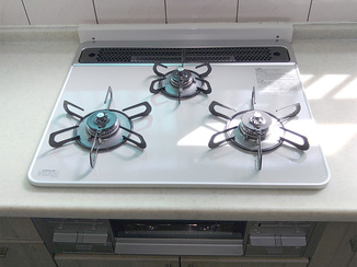 小工事 手間を軽減！お掃除ラクラクなガスコンロとレンジフード