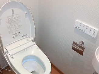 トイレリフォーム 迅速に取り替えた、お掃除しやすいトイレ