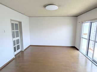 小工事 クロスを張り替えて明るく生まれ変わったお部屋